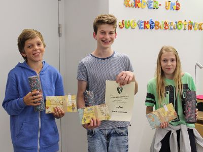 Die Sieger: Lorenz Bohlen (2.Platz), Moritz Oberrauner (1.Platz) und Celina Hermann (3. Platz)  v.li.