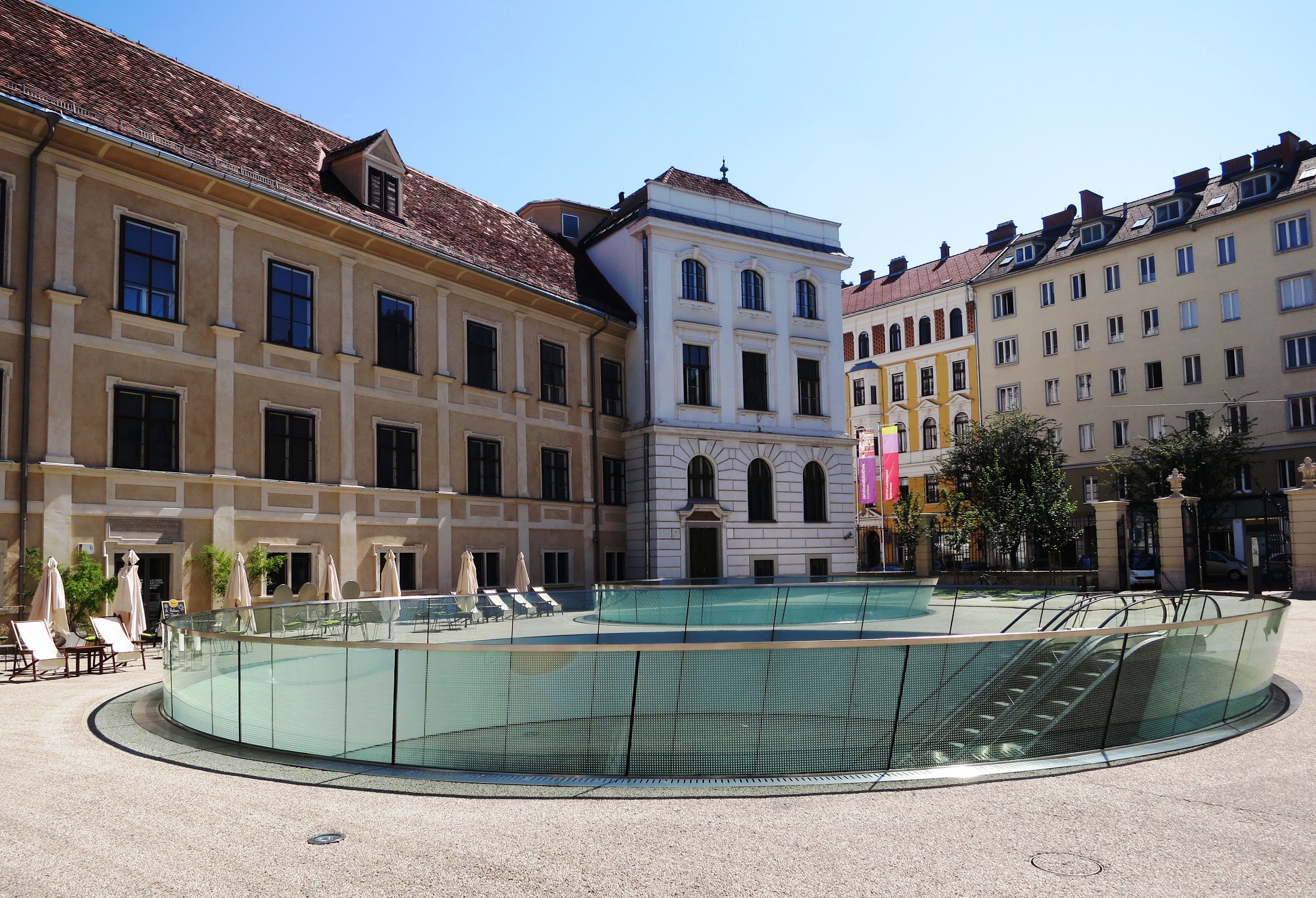 Sommer in der Landesbibliothek © kk Sommer in der Landesbibliothek © kk
