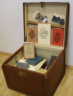 Der Teilnachlass von Gustav Hackl in einem Koffer vor der Bearbeitung. © LB