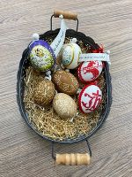 Ostereier mit Kreuzstich-Applikationen, originellen Spruchbändern und kunstvollen Ritzmustern aus dem Steirischen Heimatwerk