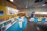 Sitzgelegenheiten zum Lesen in der Kinder- und Jugendbibliothek