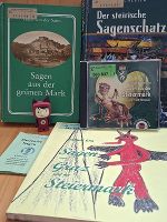 Bücher über steirische Sagen und Geschichten liegen auf einem Tisch. Die Buchdeckel zeigen farbige Illustrationen und Schriftzüge. #Steiermark #Kulturgeschichte #Bücher