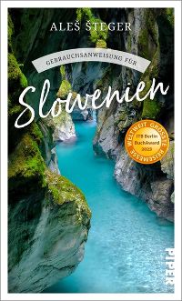 Buchcover „Gebrauchsanweisung für Slowenien“, Motiv: eine türkisfarbene Schlucht mit moosigen Felswänden.
