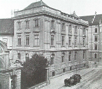 Das Gebäude der Landesbibliothek von der Kalchberggasse aus gesehen © Das steiermärkische Landesmuseum Joanneum und seine Sammlungen, Graz 1911, 432 Das Gebäude der Landesbibliothek von der Kalchberggasse aus gesehen