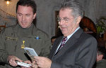 Christian Thomas Rachlé mit Bundespräsident Heinz Fischer © Bundesheer Christian Thomas Rachlé mit Bundespräsident Heinz Fischer