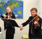 Das Violin-Duo Gerald Lackner und Erik Nauta.