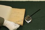 Die Ausstellung zeigt handschriftliche Manuskripte sowie auch Unikate wie Roseggers Lesebrille, Feder und Tintenfass ... Die Ausstellung zeigt handschriftliche Manuskripte sowie auch Unikate wie Roseggers Lesebrille, Feder und Tintenfass ...