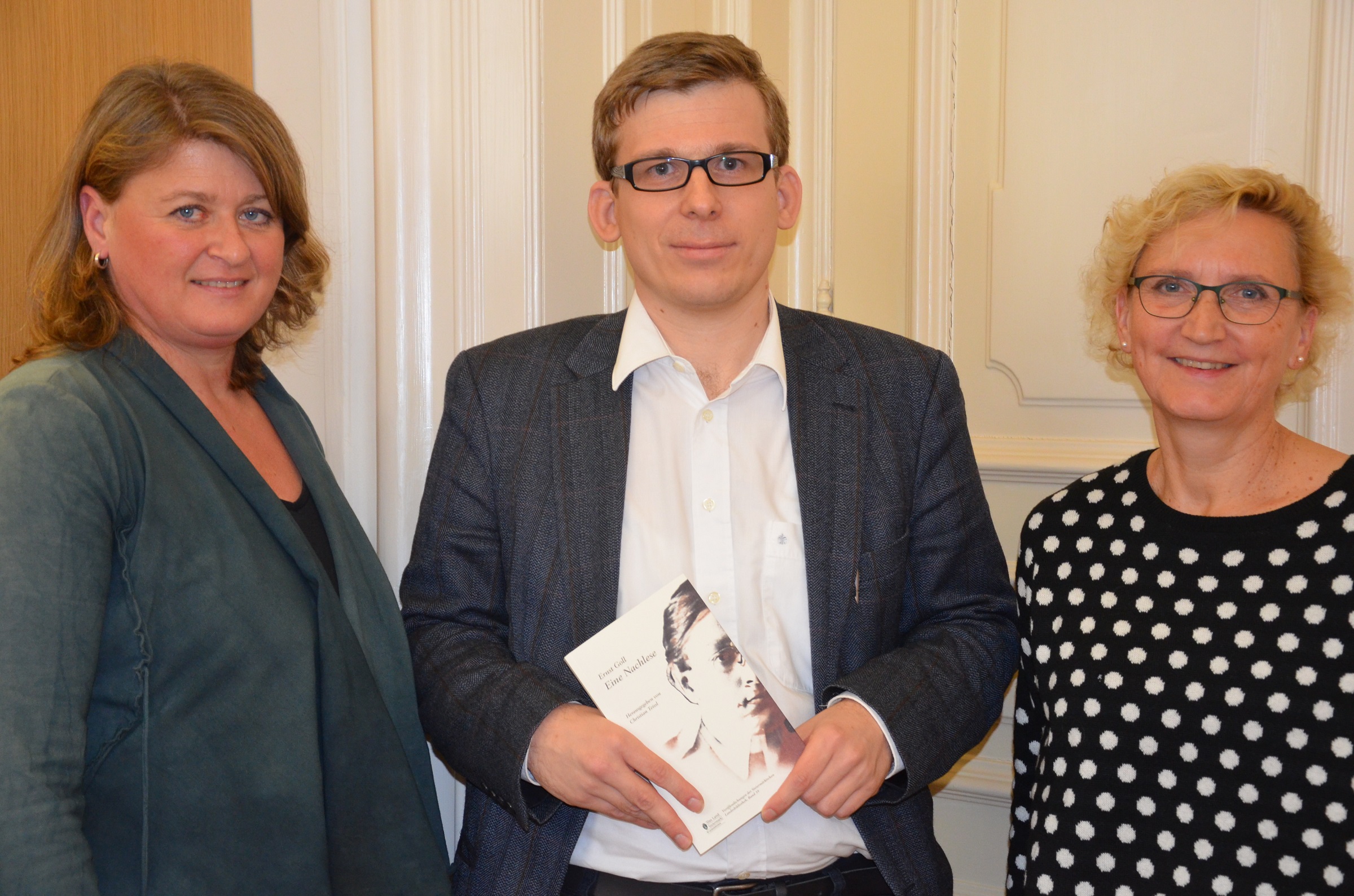 Bibliotheksleiterin Mag.a Katharina Kocher-Lichem, Autor Mag. Christian Teissl und Bibliotheksmitarbeiterin Mag.a Christine Wiesenhofer