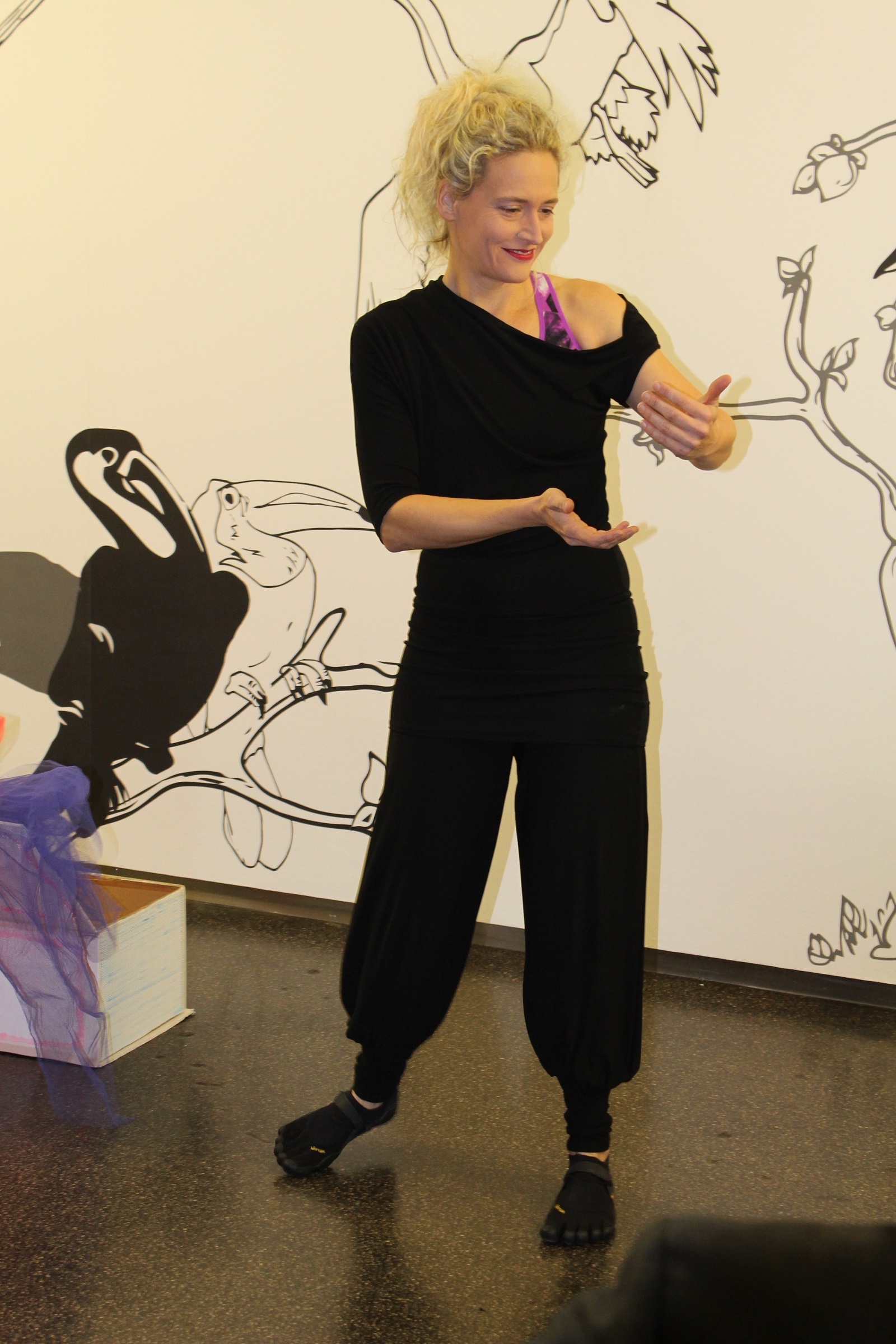 Pantominekünstlerin McBee, Sabine Wallner