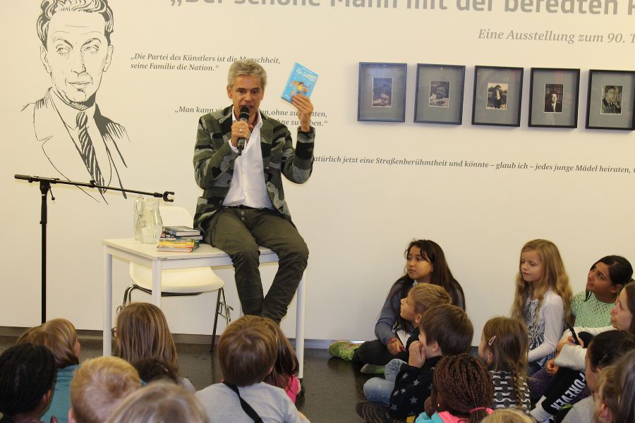 Thomas Brezina in der Landesbibliothek