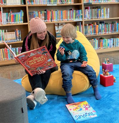 Buntes Programm in der Kinder- und Jugendbibliothek © LB Buntes Programm in der Kinder- und Jugendbibliothek