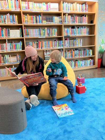 Buntes Programm in der Kinder- und Jugendbibliothek © LB Buntes Programm in der Kinder- und Jugendbibliothek